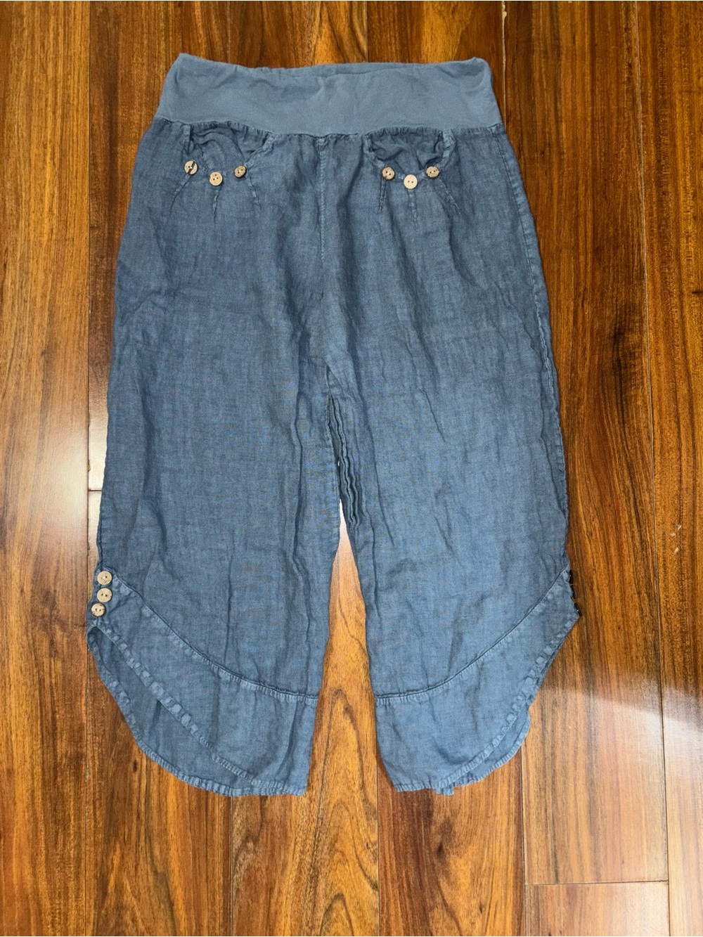 Women's Blue Cropped Pull-On Linen-Blend Capris with Button Accents